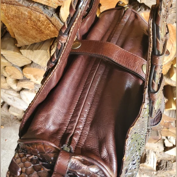 Chloe Textured Brown Shoulder Bag with Gold Accents - Picture 6 of 15